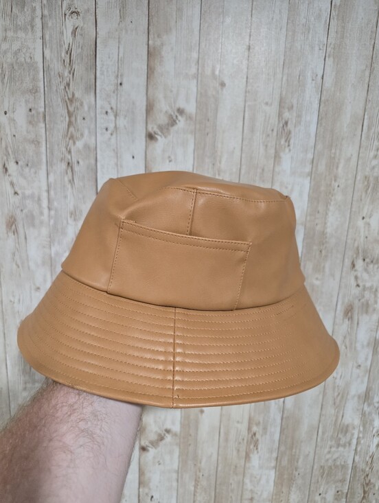 LACK of COLOR Tan Beige Faux Vegan Leather Wave Bucket Hat Pocket S/M 56cm